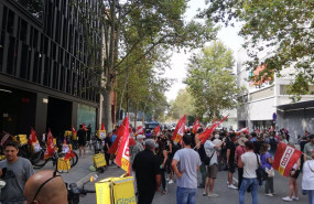 ep unos 150 trabajadores de supermercados de glovo se concentran ante la sede en barcelona