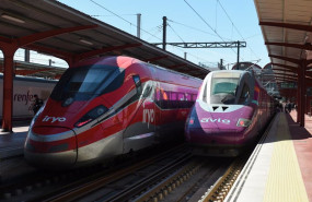 ep vista de un tren avlo y otro de iryo ep vista de un tren avlo y otro de iryo