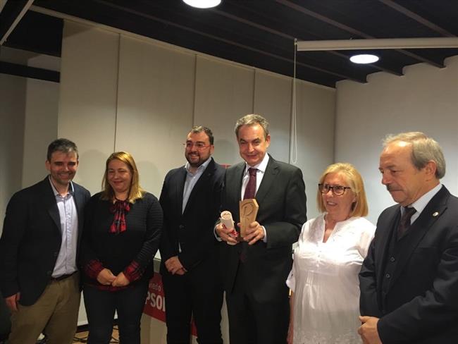 ep zapatero recogiendopremio pura tomas 2016 enamso
