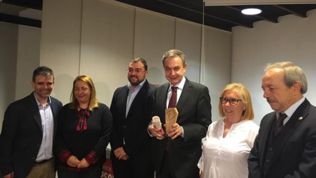ep zapatero recogiendopremio pura tomas 2016 enamso