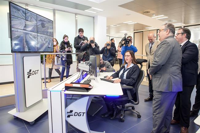Zoido, en el Centro de Gestión del Tráfico del Suroeste de la DGT | EUROPA PRESS ep zoido encentrogestiontraficosuroestela dgt