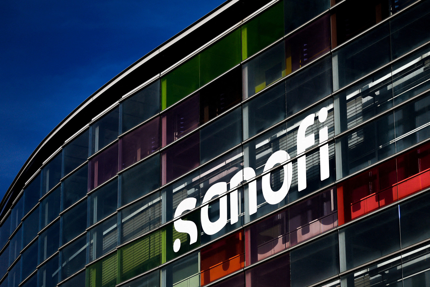 Sanofi sube tras superar previsiones con sus resultados y reafirmar objetivos para 2025