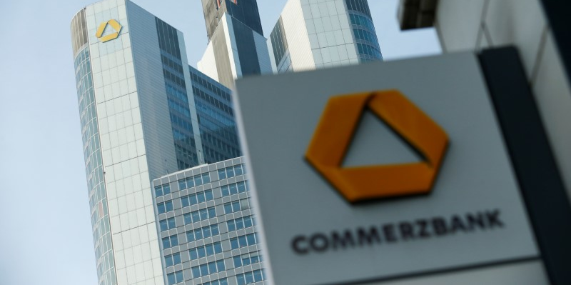 Commerzbank planea modificar su estrategia tras fracasar la fusión con Deutsche