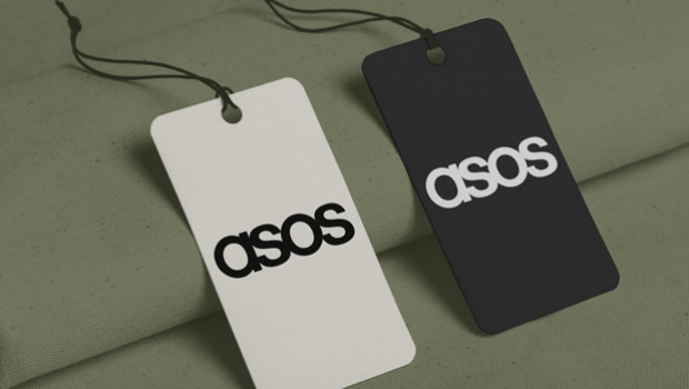dl asos vise le commerce de détail de mode en ligne comme on le voit sur les étiquettes de logo à l'écran