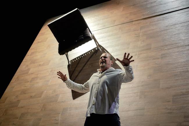 El actor Fernando Cayo, en el monólogo de 'Inconsolable' | TEATRO MARÍA GUERRERO ep actor fernando cayo enmonologo de inconsolable