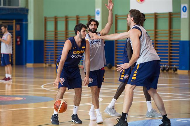 Alex Abrines ante Pau Gasol | FEB ep alex abrinespau gasol