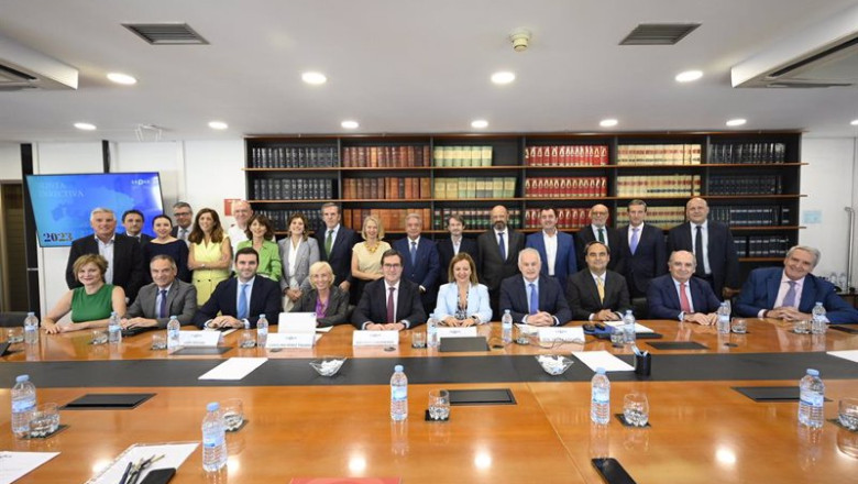 ep antonio gramendi ceoe junto con la directiva de cebek ep antonio gramendi ceoe junto con la directiva de cebek