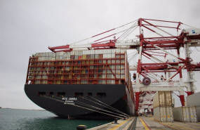 ep archivo   barco afectado por el bloqueo del canal de suez en el puerto de barcelona el msc ambra