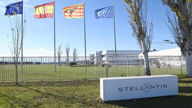 ep archivo   cartel de la fabrica de stellantis a 10 de diciembre de 2024 en figueruelas zaragoza