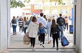 ep archivo   el 42 de espanoles mayores de 55 anos ayudo economicamente a sus hijos en el ultimo ano