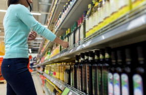 ep archivo   lineales de aceite de oliva en un supermercado