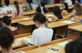 ep archivo   una estudiante haciendo un examen