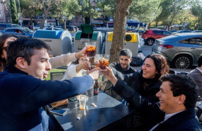 ep archivo varias personas durante el aperitivo de nochebuena en el centro de la ciudad ep archivo varias personas durante el aperitivo de nochebuena en el centro de la ciudad