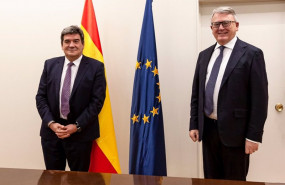 ep el ministro de inclusion seguridad social y migraciones jose luis escriva i junto con el