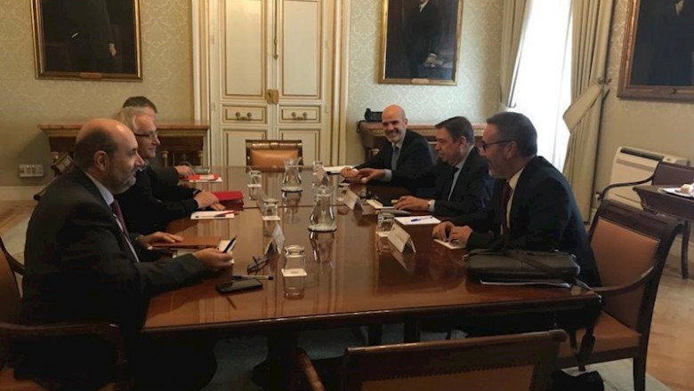 El ministro de Política Territorial y Función Pública en funciones, Luis Planas, se reúne con los sindicatos CC.OO., UGT y CSIF. | CSIF ep el ministro de politica territorial y funcion publica en funciones luis planas se reune con los