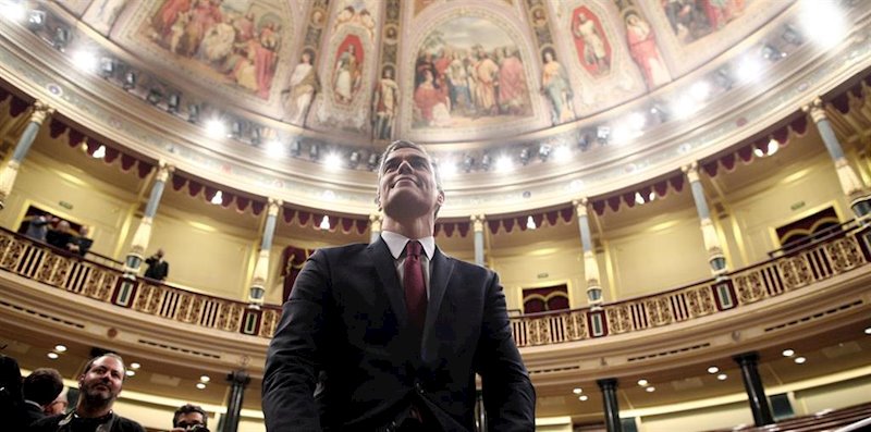 ep el presidente del gobierno pedro sanchez posa sonriente en el hemiciclo del congreso de los 20200210133104
