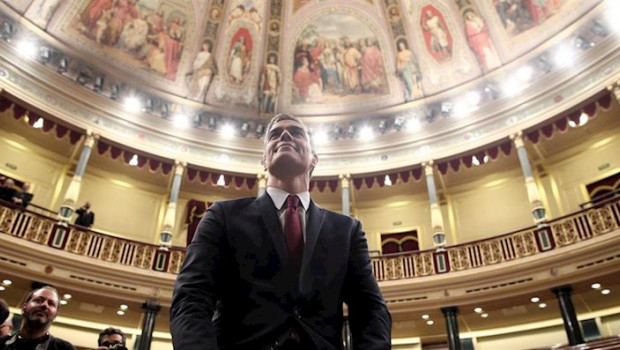ep el presidente del gobierno pedro sanchez posa sonriente en el hemiciclo del congreso de los 20200210133104