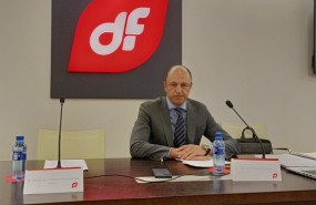 ep el vicepresidente de la empresa jaime isita momentos antes de la junta extraordinaria de