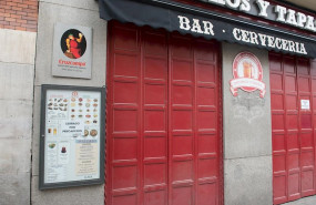 ep entrada de un bar cerrado temporalmente durante el estado de alarma decretado por el coronavirus