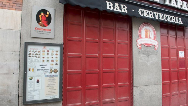 ep entrada de un bar cerrado temporalmente durante el estado de alarma decretado por el coronavirus