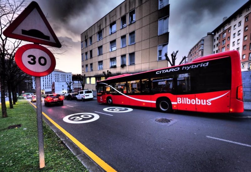 La limitación a 20 y 30 km/h en todas las vías urbanas entra en vigor este martes