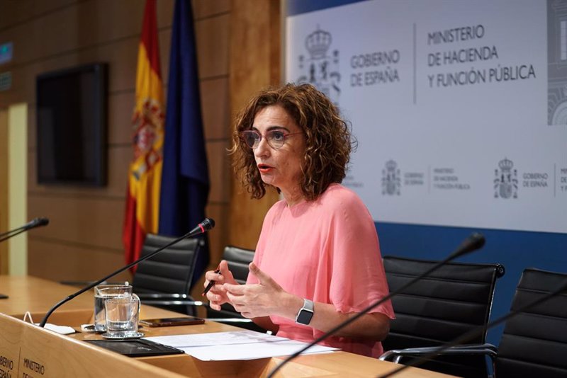 Montero: no hay elementos distorsionantes con Unidas Podemos para elaborar los PGE