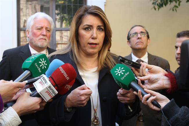 La presidenta de la Junta, Susana Díaz, atendiendo a los medios | EUROPA PRESS ep la presidentala junta susana diaz atendiendolos medios 20180228101202