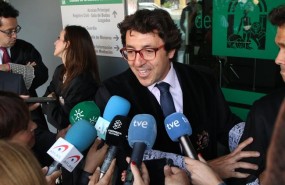 ep magistrado rafael soriano atiendelos medios duranteprotestajueces