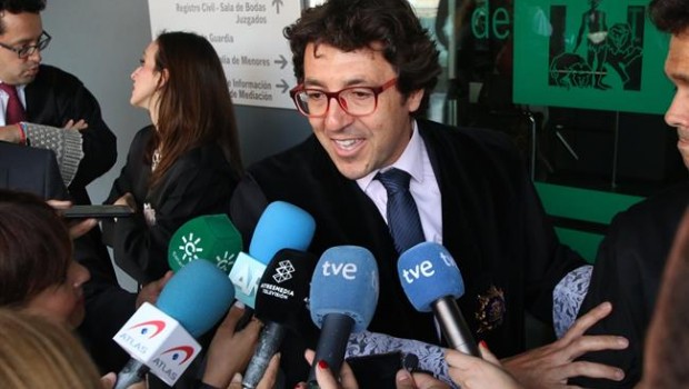 ep magistrado rafael soriano atiendelos medios duranteprotestajueces