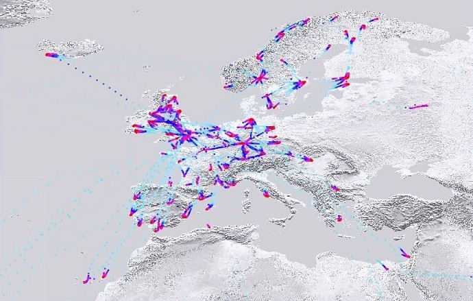 Obertura europea de AMDAR para el 2 de marzo de 2020 (arriba) y el 23 de marzo de 2020 (abajo). Los colores indican la altitud, con rojo indicando bajas altitudes. Hay una reducción general en la densidad de informes, particularmente en Italia. | STEWART TAYLOR, EUMETNET ep obertura europea de amdar para el 2 de marzo de 2020 arriba y el 23 de marzo de 2020 abajo los