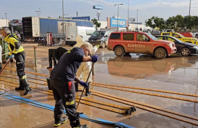 ep operativo de emergencias de canarias en labores de limpieza en valencia tras el paso de la dana