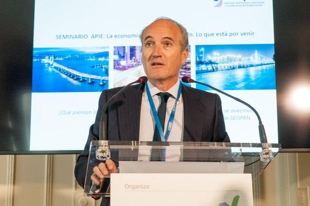 El presidente de Seopan, Julián Núñez, en los cursos de la APIE | Europa Press ep presidenteseopan julian nunez encursosla apie