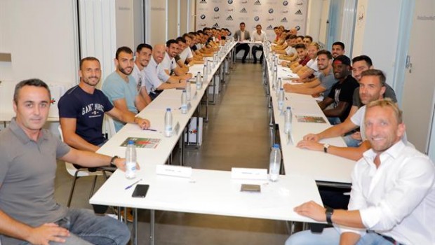 ep reunioncapitanesfutbolistaslaliga 123afe