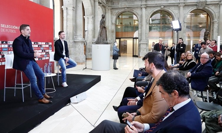 ep robert moreno atiende a los medios en el museo del prado