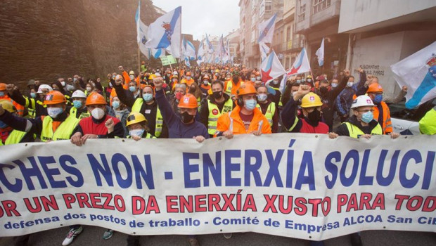 ep trabajadores de la planta de alcoa san cibrao durante una movilizacion