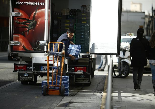 Trabajando, trabajador, autónomo, paro, empleo, epa, limpieza, distribución | EUROPA PRESS ep trabajando trabajador autonomo paro empleo epa limpieza distribucion