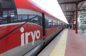 ep un tren de iryo en la estacion de chamartin clara campoamor