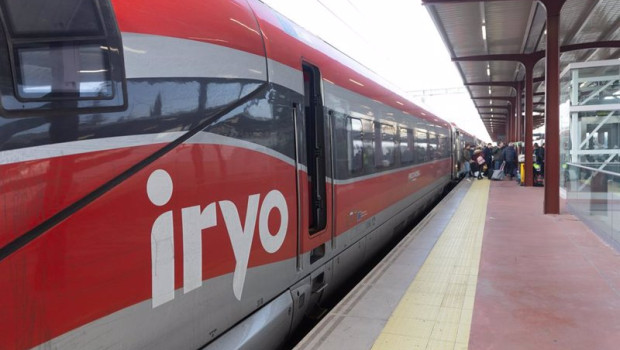 ep un tren de iryo en la estacion de chamartin clara campoamor