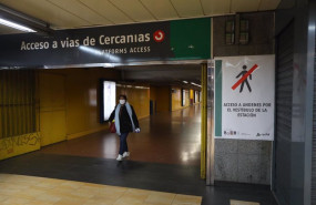 ep una persona en la estacion de chamartin