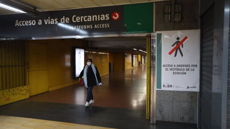 ep una persona en la estacion de chamartin ep una persona en la estacion de chamartin