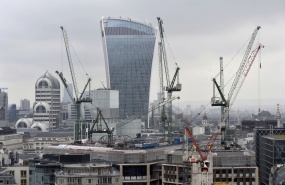 londres-london-construction-immobilier-logement-habitat-speculation-immobiliere-residences-studios-appartements-city-quartier-de-la-finance-ville-urbanisme-btp-travaux-publics-grues-de-chantier londres-london-construction-immobilier-logement-habitat-speculation-immobiliere-residences-studios-appartements-city-quartier-de-la-finance-ville-urbanisme-btp-travaux-publics-grues-de-chantier