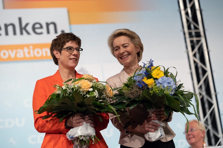 https://img3.s3wfg.com/web/img/images_uploaded/7/a/annegret_kramp-karrenbauer_cdu_ursula_von_der_leyen_comision_europea.jpg