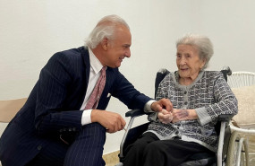 crescencia galn de 111 aos con el doctor manuel de la pea 20251010152333 crescencia galn de 111 aos con el doctor manuel de la pea 20251010152333