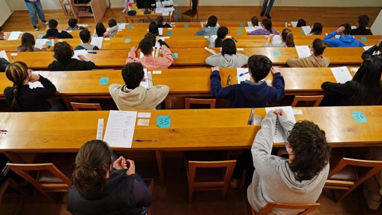 ep archivo estudiantes esperan antes de comenzar las pruebas de acceso a la universidad 2022 a 7 ep archivo estudiantes esperan antes de comenzar las pruebas de acceso a la universidad 2022 a 7