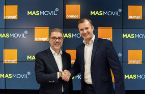 ep archivo   ludovic pech director financiero de masorange y meinrad spenger consejero delegado de