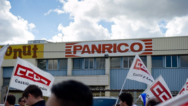 ep archivo   protesta de sindicatos ante las instalaciones de la antigua panrico actual bimbo