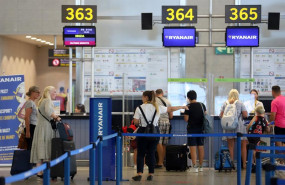 ep archivo puestos de embarque de ryanair en el aeropuerto costa del sol ep archivo puestos de embarque de ryanair en el aeropuerto costa del sol