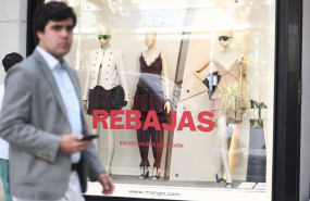 ep archivo   un comercio con rebajas a 26 de junio de 2026 en madrid espana