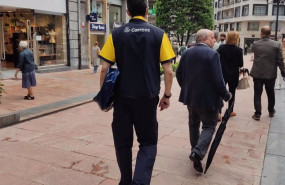 ep archivo   un trabajador de correos