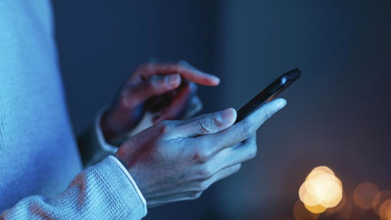 ep archivo   una persona con un telefono movil
